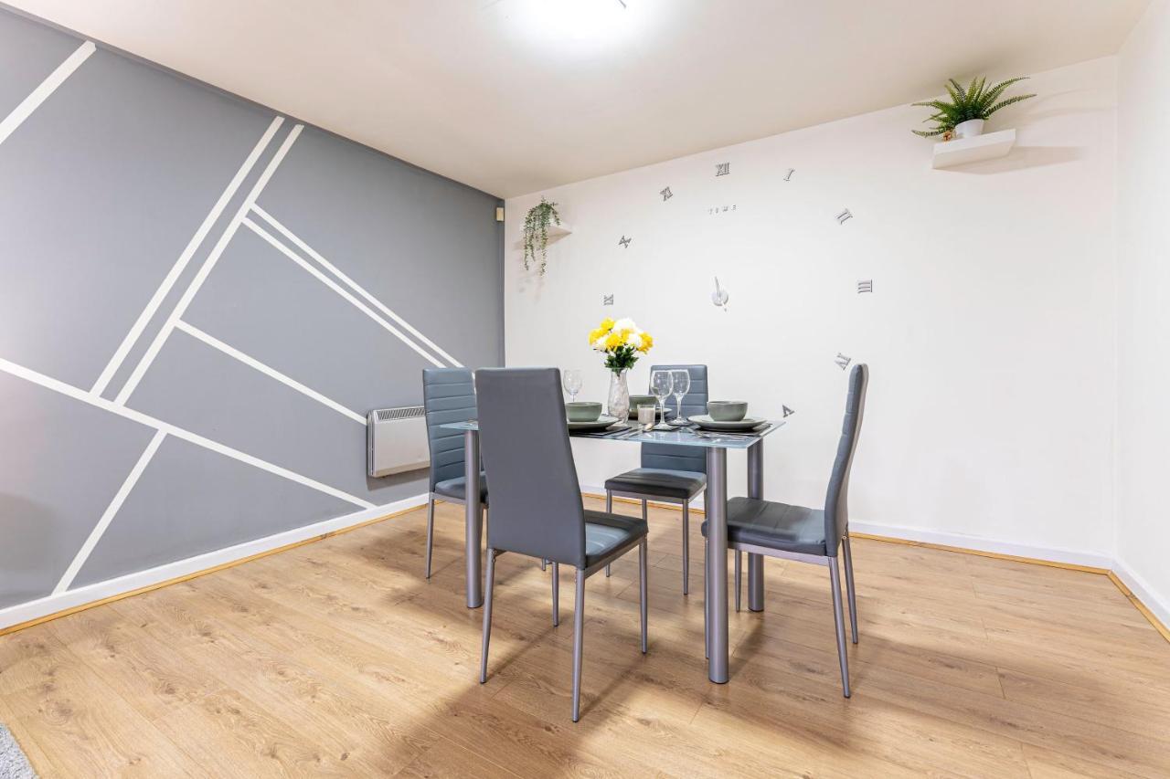 Riley House Spacious City Apartment Coventry Exterior foto