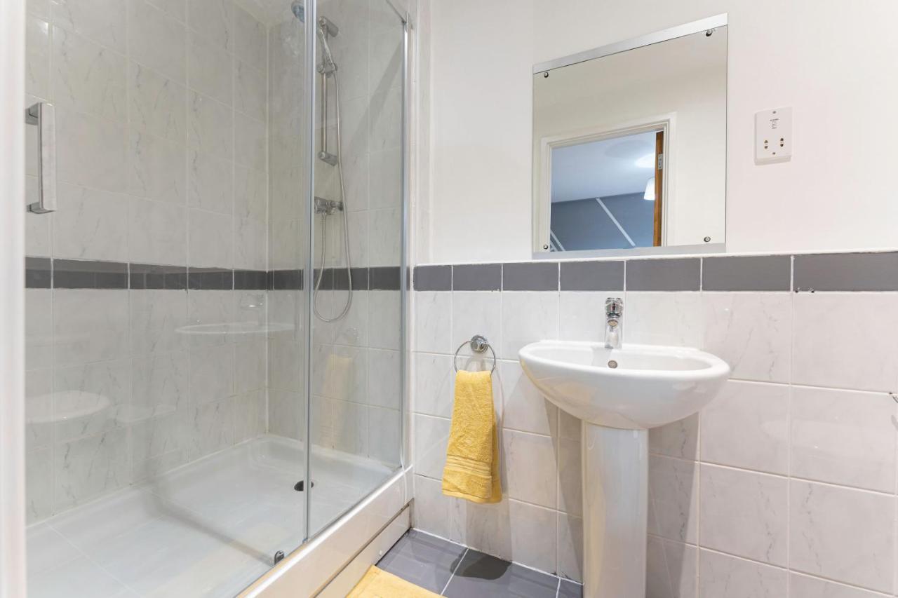 Riley House Spacious City Apartment Coventry Exterior foto