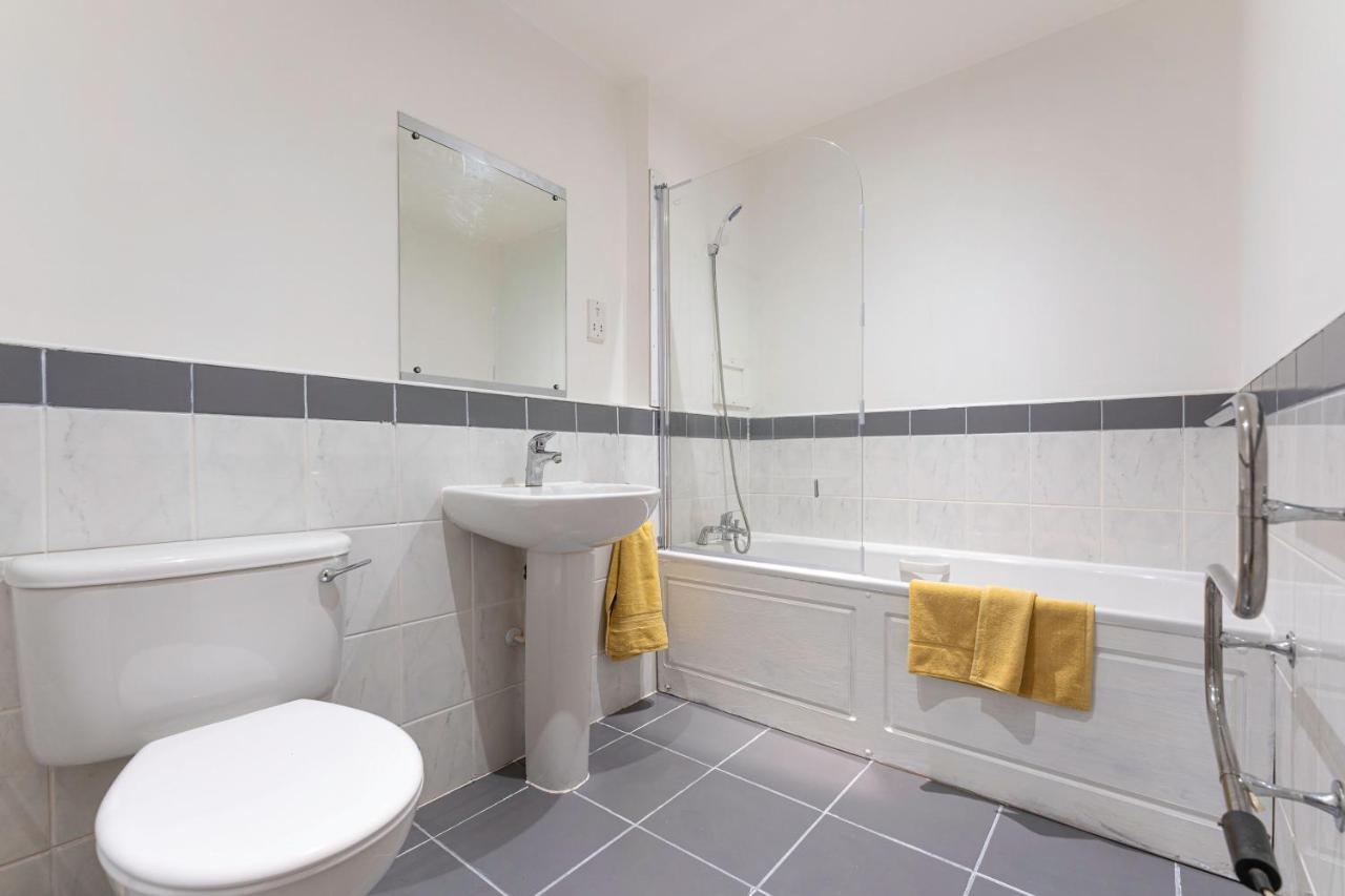 Riley House Spacious City Apartment Coventry Exterior foto